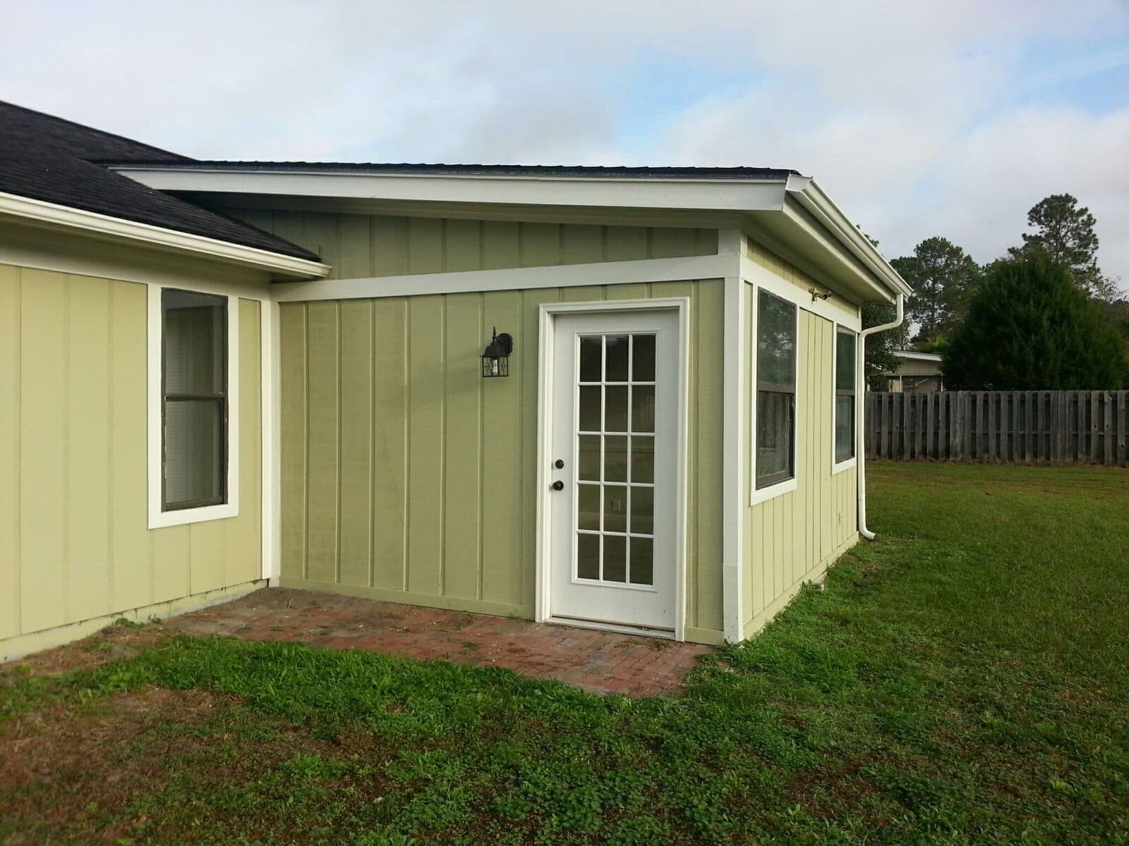 Single-story home with a back porch on a large Hilliard lot